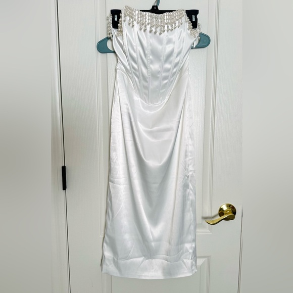 New pearl white satin Strapless Midi Dress size small - Picture 6 of 12